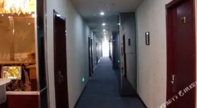 Yijia Business Hotel, Varaa Hotelli Minhang 