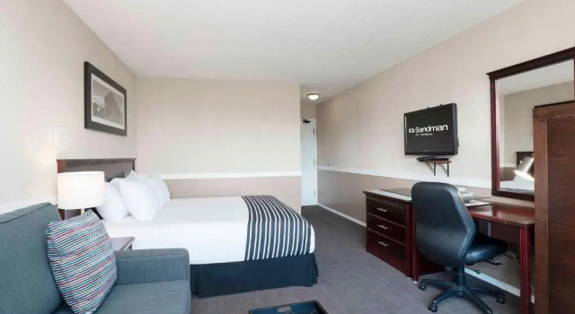 Полулюкс Sandman Hotel Cranbrook