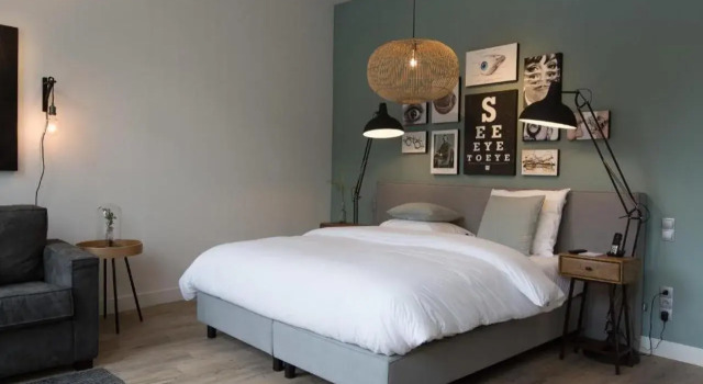 Eye Hotel