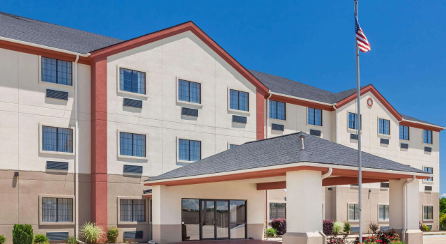 Days Inn & Suites by Wyndham McAlester, Book Hotel Hoteller i McAlester med parkering, Parkering