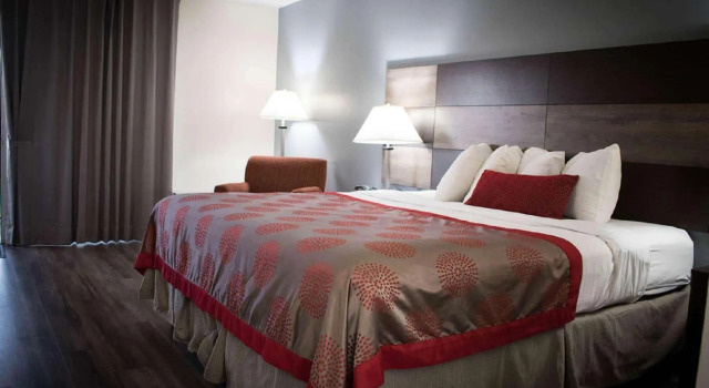 Двухместный люкс Deluxe c 1 комнатой Ramada by Wyndham North Platte