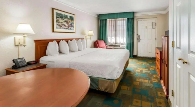 Двухместный номер Deluxe La Quinta Inn by Wyndham Albuquerque Northeast