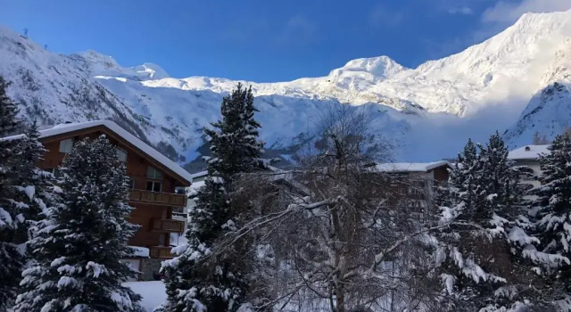 Апартаменты Near ski slopes 2 bedrooms apartment with balcony