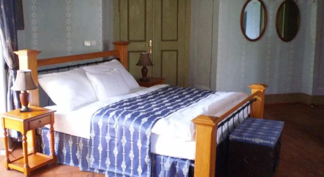 Zámek Nový Hrad, Book Hotel Hoteller i Liberec Region med parkering, Parkering