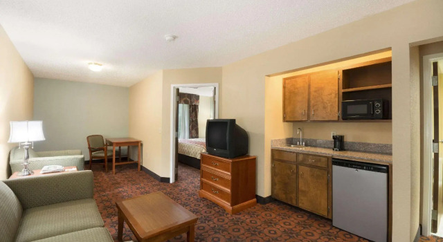 Двухместный люкс Days Inn by Wyndham Weldon Roanoke Rapids