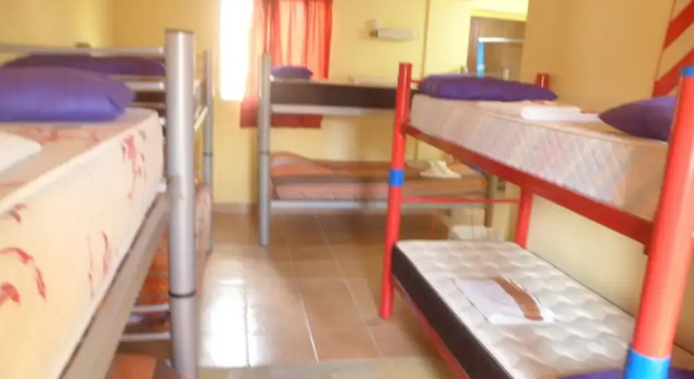 Кровать в общем номере с видом на горы Milenarios Hostel