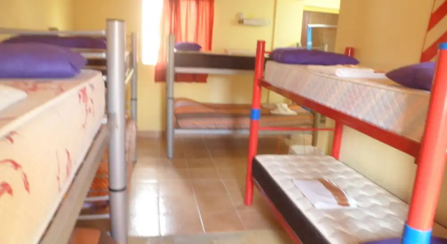 Кровать в общем номере с видом на горы Milenarios Hostel