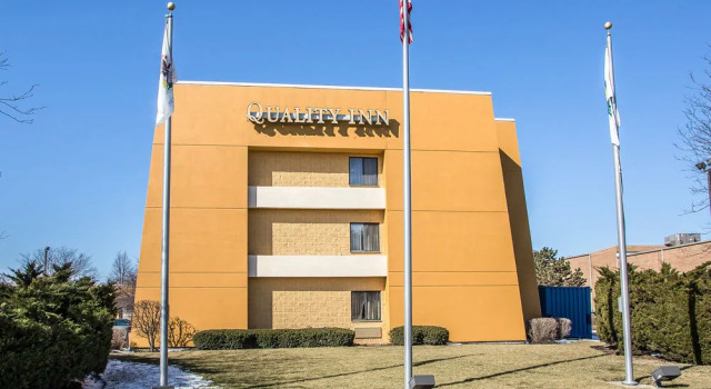 Quality Inn Elgin, Rezerwuj Hotel Hotele w Elgin z basenem, Basen