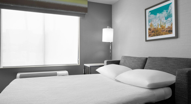 Hampton Inn Phoenix - Biltmore, Забронировать Отель Кемелбэк-Ист Финикс, рядом с AMC Esplanade 14