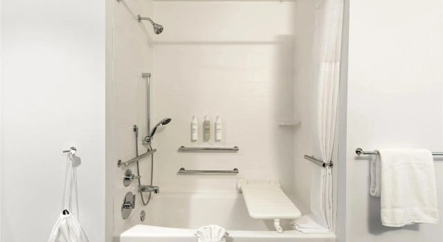 Номер Standard с видом на воду Hampton Inn & Suites Los Angeles - Glendale