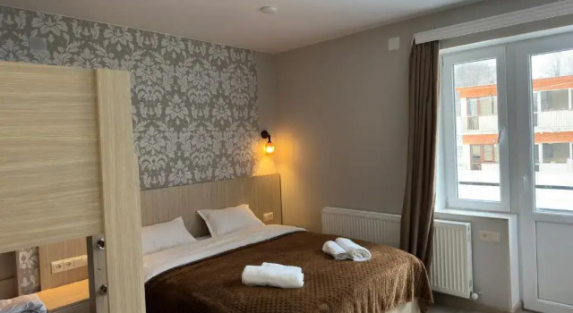 5 Bedrooms House