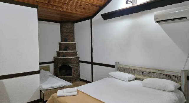 Deği̇rmenbaşi Otel & Restoran, Book Hotel Hotels in Golcuk with a Pool, Swimming Pool