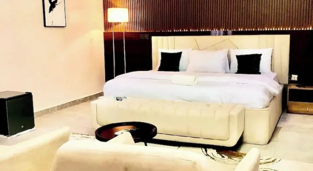 T & Z Memorial Hotel