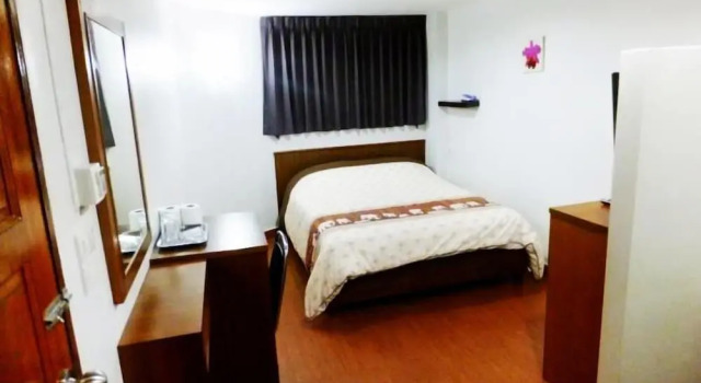 Номер Standard Orchid Inn