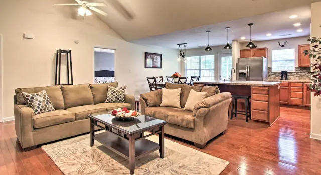 Home w/ Community Pool - 2 Miles to The Island!