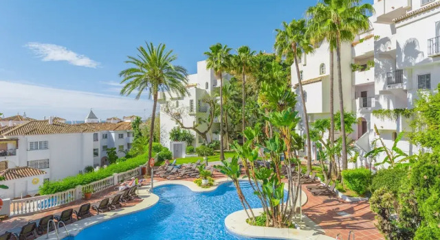 Royal Oasis Club at Pueblo Quinta, Забронировать Отель Бенальмадена Малага, рядом с Торговый центр Puerto Marina