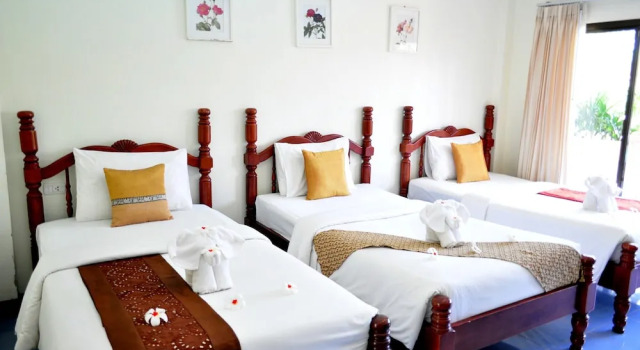 Трёхместный номер Deluxe с балконом Lanta Seafront Resort