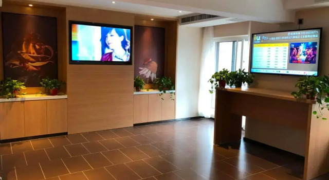 IU Hotel Xi‘an Sanqiao Metro Sation Mix City, Boek Hotel Hotels in Shaanxi met parkeren, Parkeren