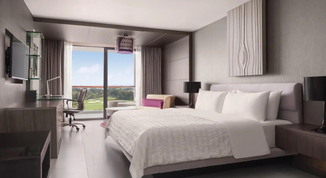 Двухместный номер Grande Deluxe с балконом и с видом на поле для гольфа Hilton Bangkok Suvarnabhumi Golf Resort & Spa
