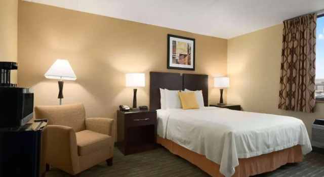 Двухместный номер Business Days Hotel by Wyndham University Ave SE