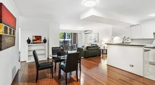 Poolside 2-bed Haven, Walk to City Centre