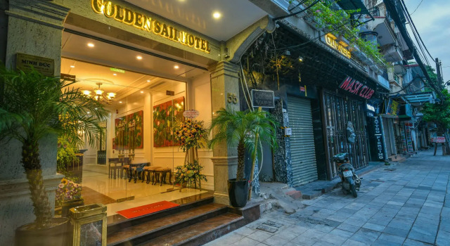 Golden Sail Hotel