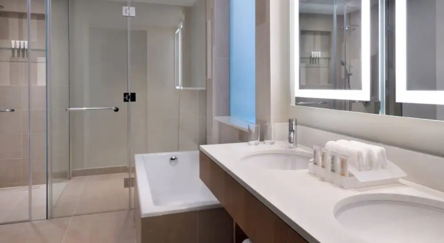 Двухместный полулюкс Отель Holiday Inn & Suites - Dubai Festival City by IHG