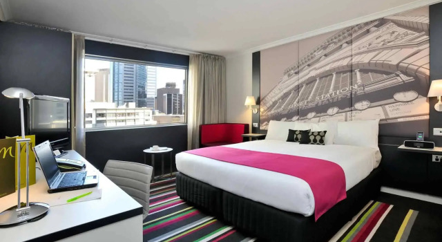 Mercure Melbourne - Treasury Gardens, Забронировать Отель Отели Мельбурна с парковкой, рядом с The Butterfly Club, Парковка