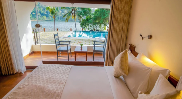 Семейный коттедж с балконом и с видом на озеро Fragrant Nature Backwater Resort & Ayurveda Spa Kollam