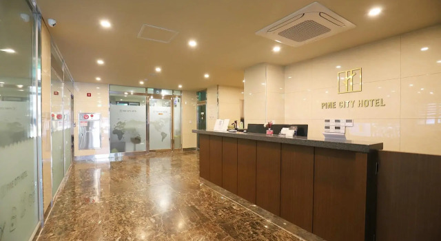 Gangneung Pine City Hotel, Boek Hotel Hotels in Gangwon-Do met parkeren, Parkeren
