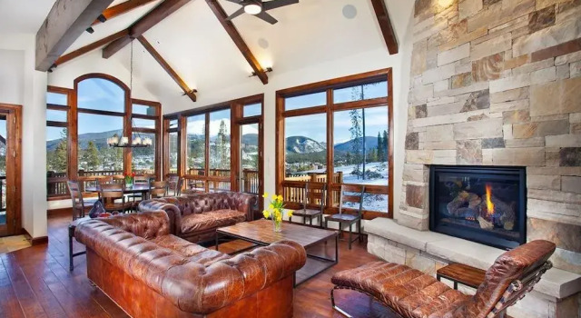 Cawha Outlook Chalet by RedAwning, Book Chalet Villaer i Vail Ski, Villa