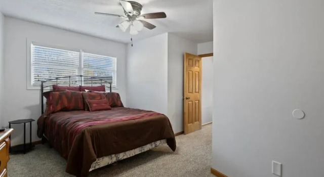 Newly Updated Interior, Sunroom w/ Hot Tub, Deck, Deep Water Dock, Boat & PWC Slips, Prenota Casa vacanze Hotel a Missouri con parcheggio, Parcheggio
