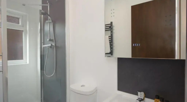 Студия Superior Studio Apartments by Lyter Living Desks & Wifi - Monthly Stays Available