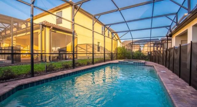 Windsor at Westside - 8805 Rhodes Street, Buchen Sie Ferienhaus Hotels in Four Corners mit Pool, Schwimmbad