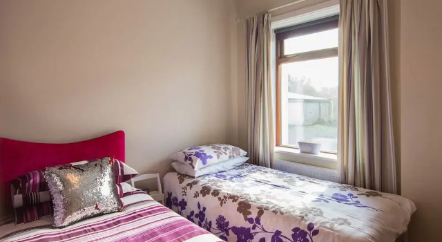 Family Beach House Located Within a Short Stroll of Waterville, Book Hotel Hotels in Kerry with Parking, Parking