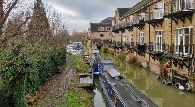 Апартаменты с 2 комнатами с балконом и с видом на реку Waterfront House 3 BR Parking St Neots Town Centre