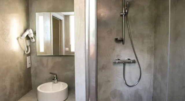 Трёхместный номер Standard c 1 комнатой с балконом Logis Hotel Ur-Hegian