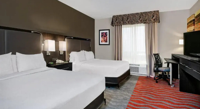 Четырёхместный номер Standard Holiday Inn & Suites College Station-Aggieland by IHG