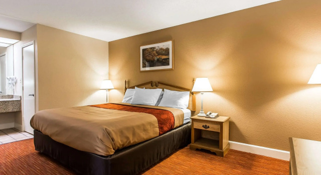 Двухместный номер Standard Econo Lodge Inn & Suites Huntsville University Area