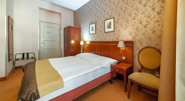 Luxo Casal quarto varanda Hotel Raffaello Prague