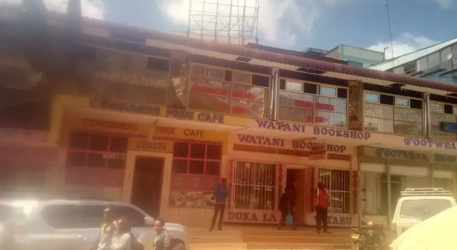 Ibiza Bar And Restaurant, Varaa Bed and Breakfast Hotellit Nyeri aamiaisella, Aamiainen