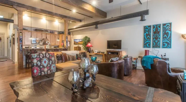 Апартаменты 708 Main St Unit 4