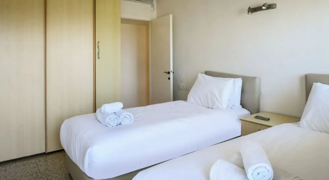 3BR SeaView Apt by the Beach by SeaNRent, Book Lejlighed Herzliya Center District Israel