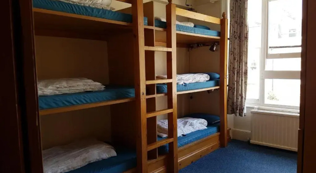 Кровать в общем номере Barmy Badger Backpackers
