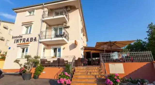 Haus Jadranka, Prenota Hotel Hotel a Isole Quarnerine con parcheggio, Parcheggio
