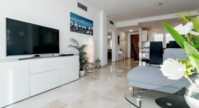 PP- Fantastic 2 bedroom apt with roof top terrace, Забронировать Отель Отели и гостиницы Эстепона, рядом с Atalaya Golf &amp; Country Club, Отель