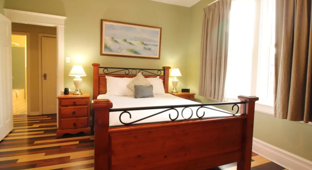 James Bay Inn Hotel & Suites