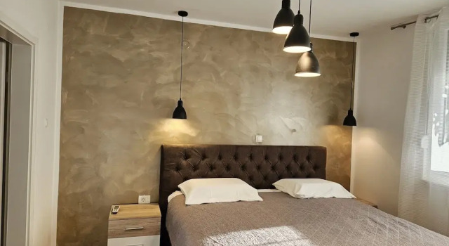 Deluxe Apartment near Bridge