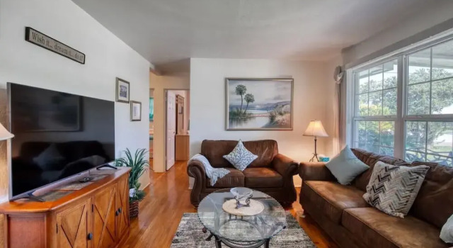 Home Away From Home Daytona 3 Bedroom, Забронировать Дом для отпуска Коттеджи Дейтона-Бич, Коттедж