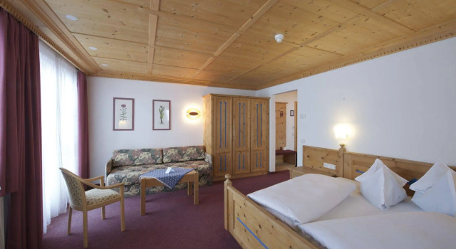 Sporthotel Panorama, Забронировать Отель Отели и гостиницы Корвара-ин-Бадия, рядом с Кресельный подъёмник Пралонгия 1 (нижняя станция), Отель